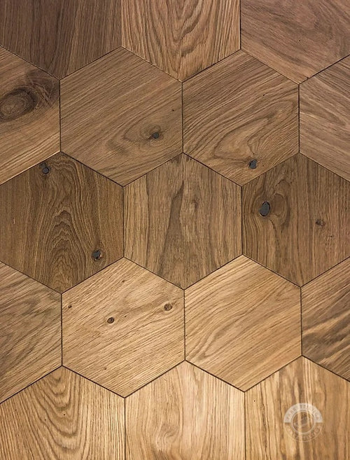 Hexagon-tammiparketti – luonnollinen puunsyykuvio tuo lämpöä ja tyyliä kodin sisustukseen