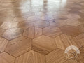 Kuusikulmainen tammiparketti – näyttävä ja moderni hexagon-muotoilu puulattioihin